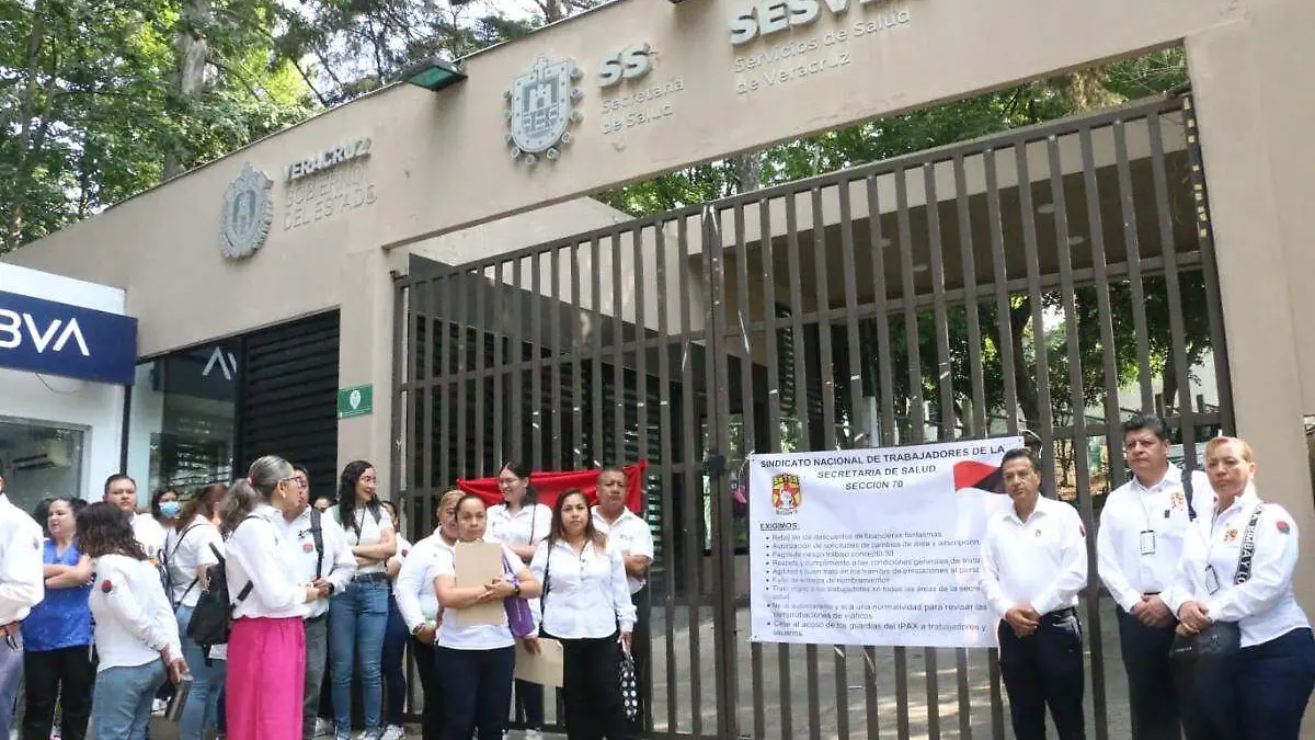 Trabajadores de Salud inician paro en Xalapa